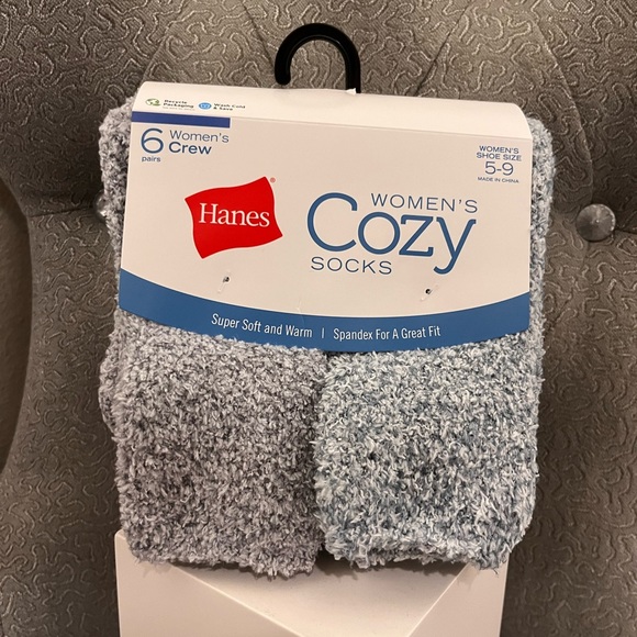 NWT, Womans Hanes cozy crew socks - Picture 3 of 5